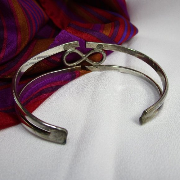 Vintage 1970's Eternity Symbol Silver Bracelet - Picture 3 of 5